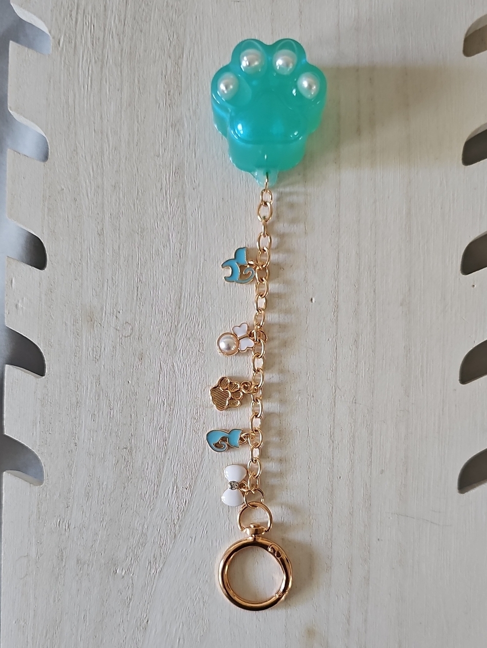 Gold Tone Cat Charm Keychain